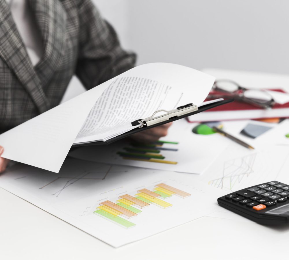 business-woman-working-office-desktop